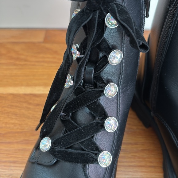 Girls Boots With Velvet Laces - Picture 2 of 5